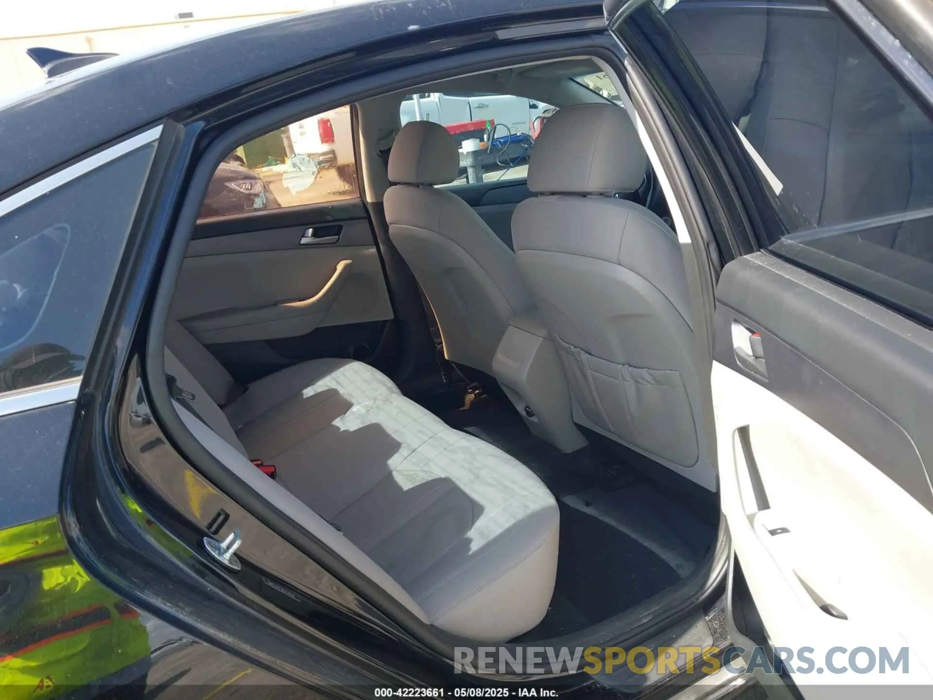 8 Photograph of a damaged car 5NPE24AF3KH759550 HYUNDAI SONATA 2019