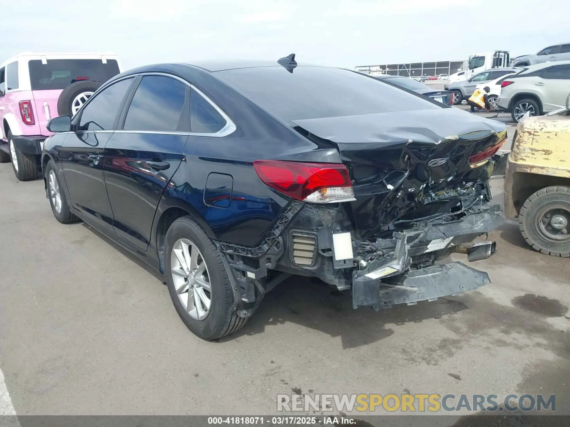 3 Photograph of a damaged car 5NPE24AF3KH765235 HYUNDAI SONATA 2019