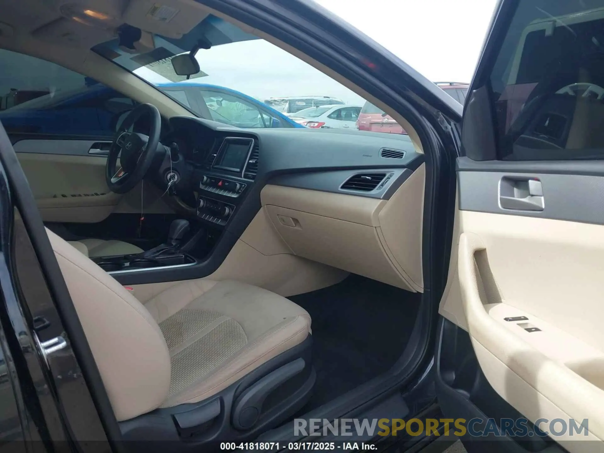 5 Photograph of a damaged car 5NPE24AF3KH765235 HYUNDAI SONATA 2019