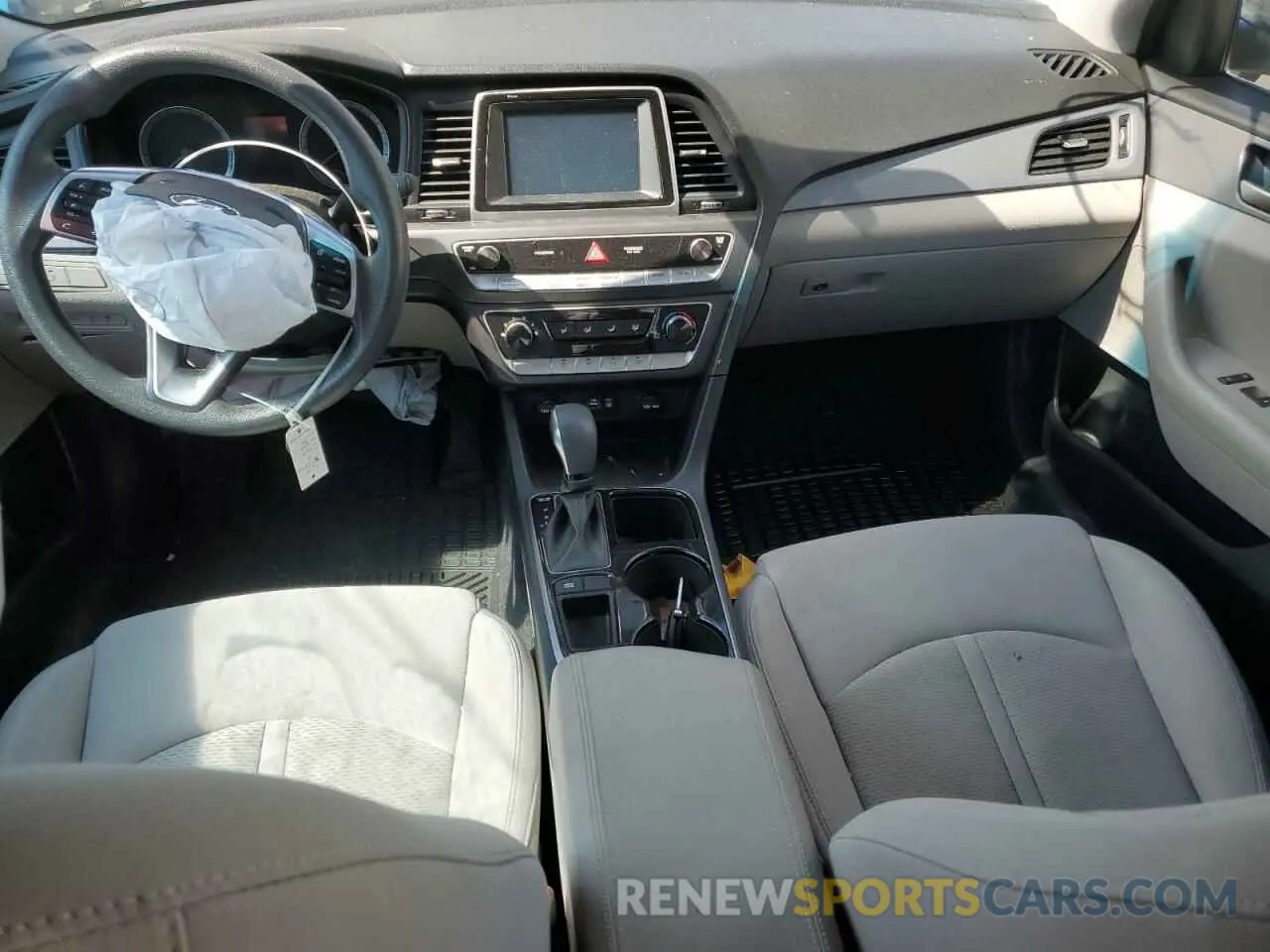 8 Photograph of a damaged car 5NPE24AF3KH769270 HYUNDAI SONATA 2019