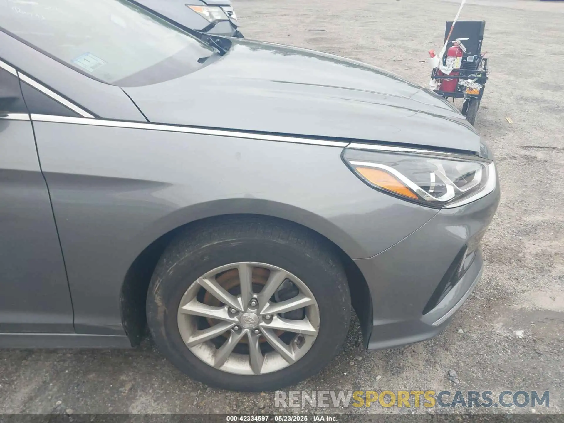 18 Photograph of a damaged car 5NPE24AF3KH778275 HYUNDAI SONATA 2019