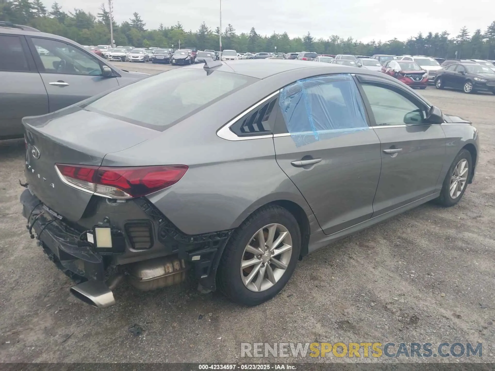 4 Photograph of a damaged car 5NPE24AF3KH778275 HYUNDAI SONATA 2019
