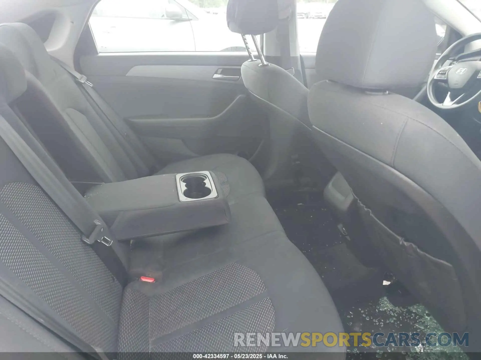 8 Photograph of a damaged car 5NPE24AF3KH778275 HYUNDAI SONATA 2019