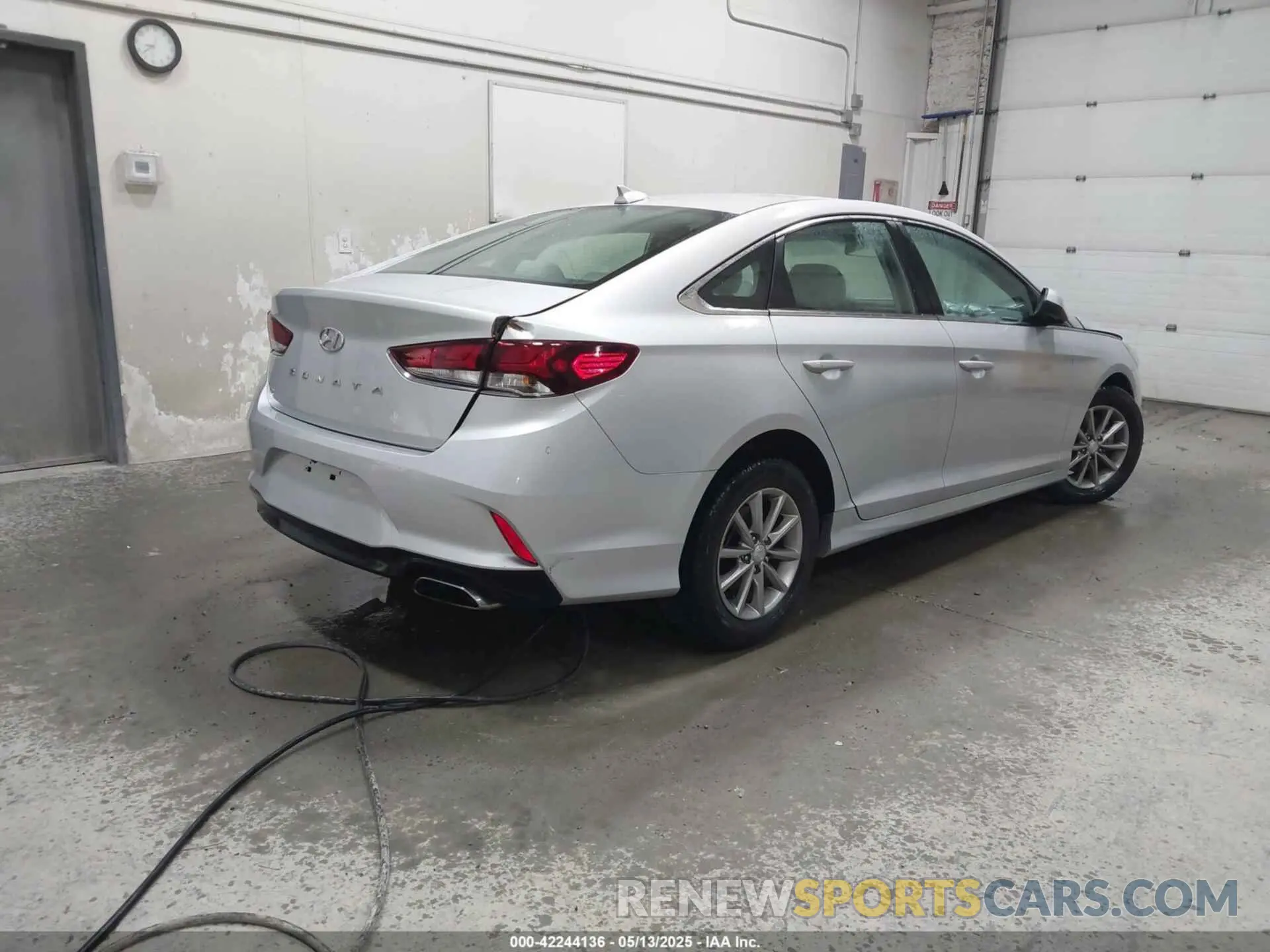 4 Photograph of a damaged car 5NPE24AF3KH787686 HYUNDAI SONATA 2019