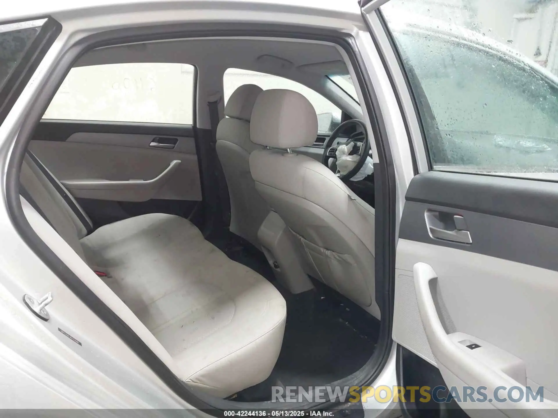 8 Photograph of a damaged car 5NPE24AF3KH787686 HYUNDAI SONATA 2019
