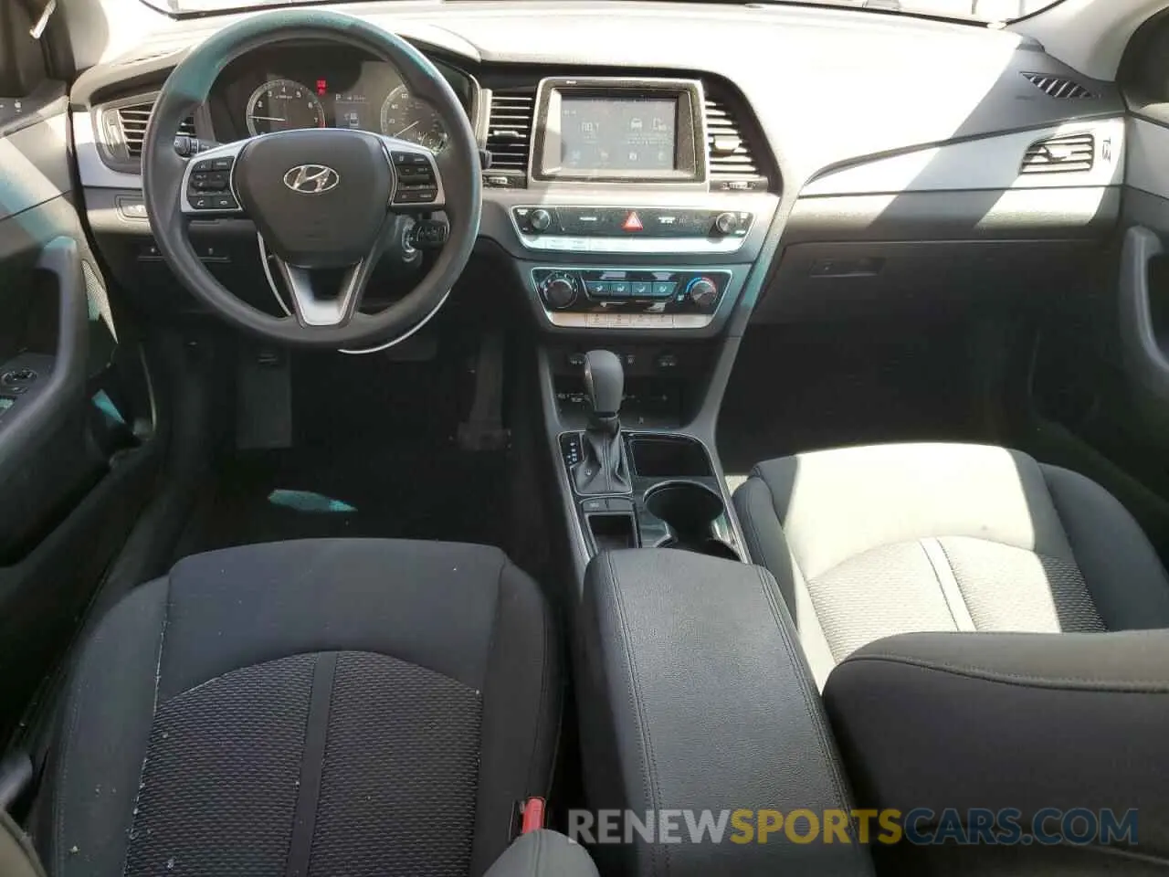 8 Photograph of a damaged car 5NPE24AF3KH789096 HYUNDAI SONATA 2019