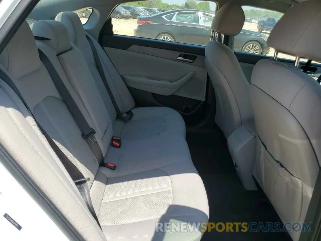 10 Photograph of a damaged car 5NPE24AF3KH789776 HYUNDAI SONATA 2019