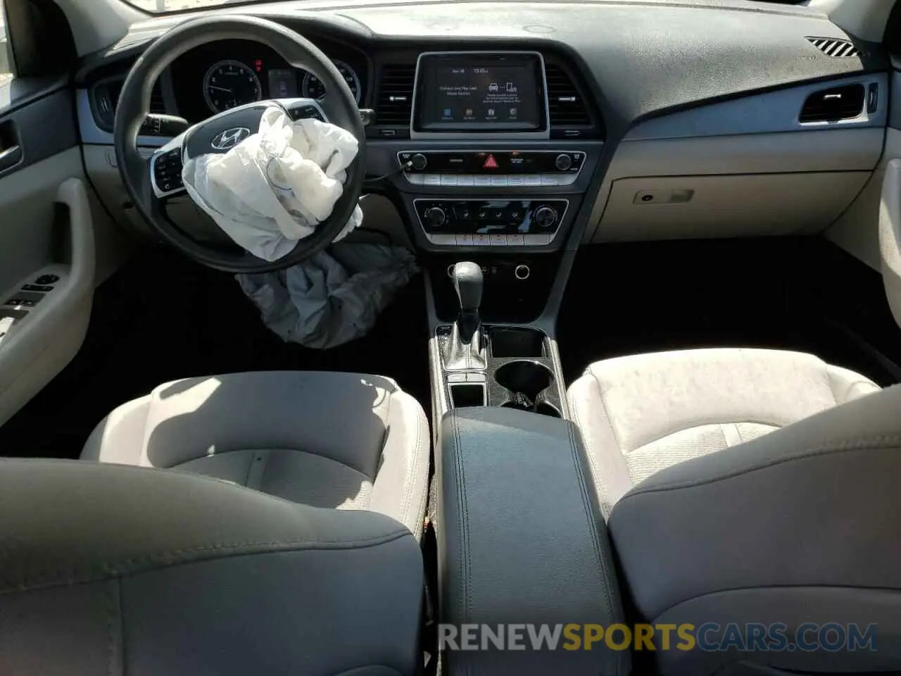 8 Photograph of a damaged car 5NPE24AF3KH789776 HYUNDAI SONATA 2019