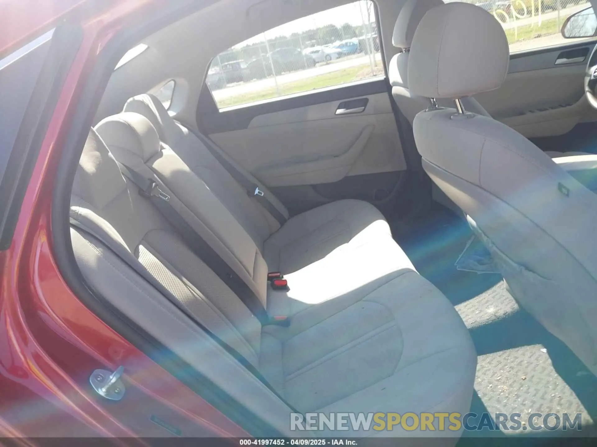 8 Photograph of a damaged car 5NPE24AF3KH790250 HYUNDAI SONATA 2019