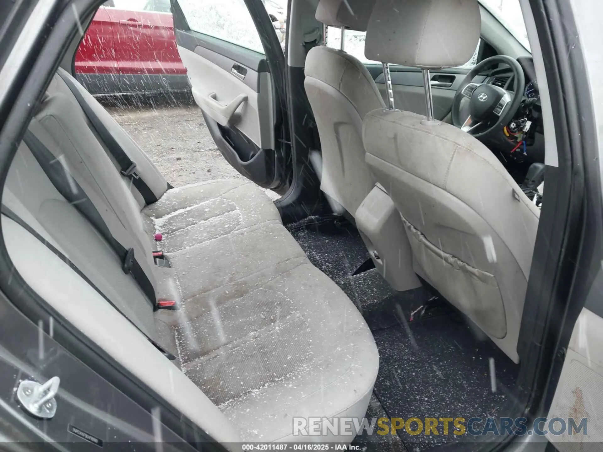 8 Photograph of a damaged car 5NPE24AF3KH798980 HYUNDAI SONATA 2019