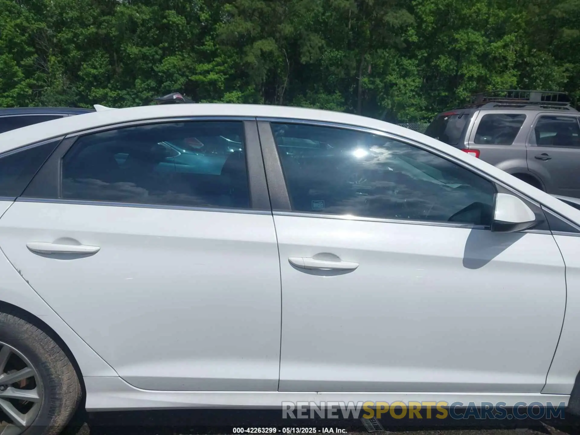 14 Photograph of a damaged car 5NPE24AF3KH803241 HYUNDAI SONATA 2019