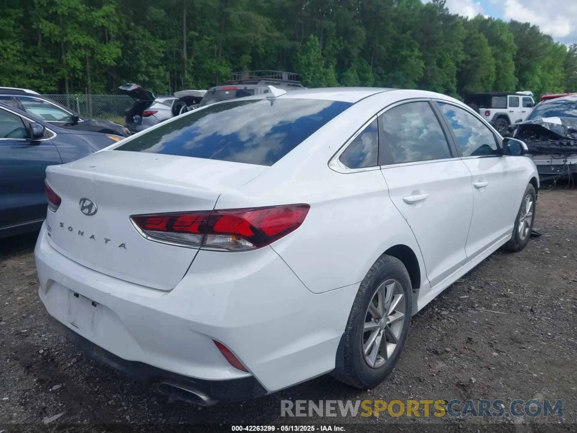 4 Photograph of a damaged car 5NPE24AF3KH803241 HYUNDAI SONATA 2019