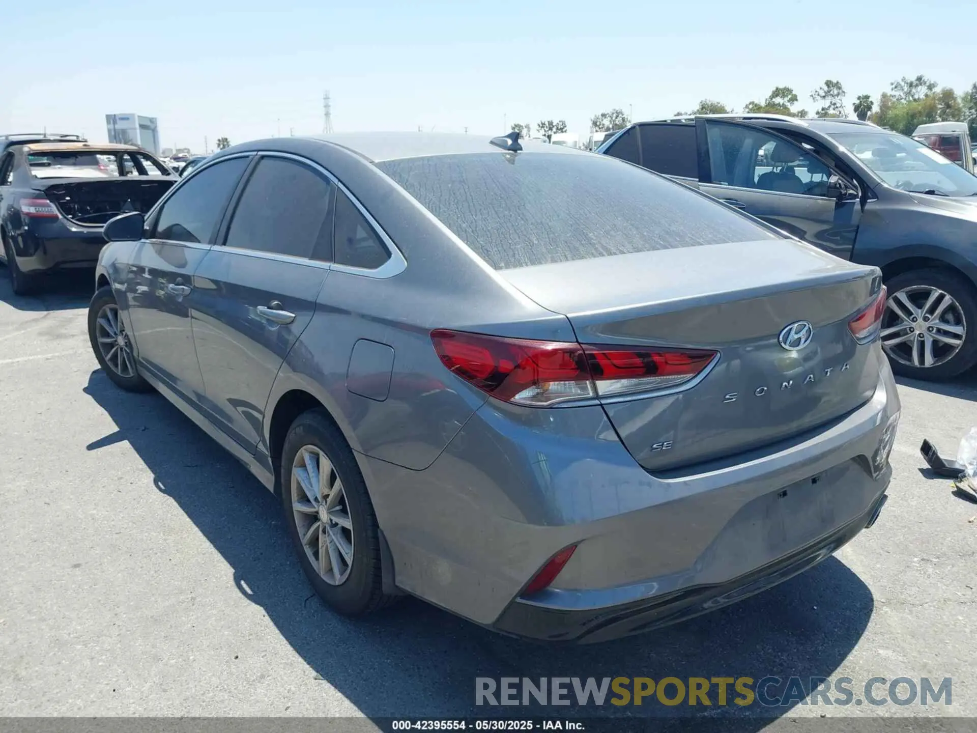 3 Photograph of a damaged car 5NPE24AF3KH805359 HYUNDAI SONATA 2019