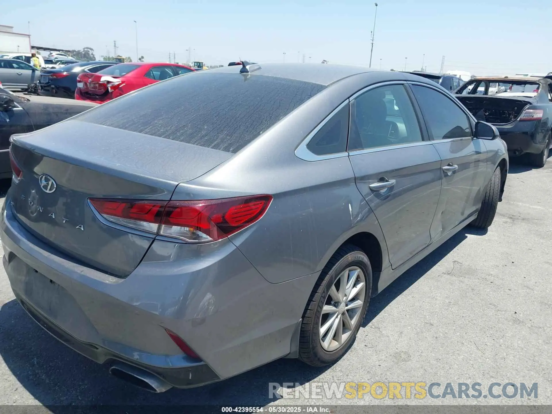 4 Photograph of a damaged car 5NPE24AF3KH805359 HYUNDAI SONATA 2019
