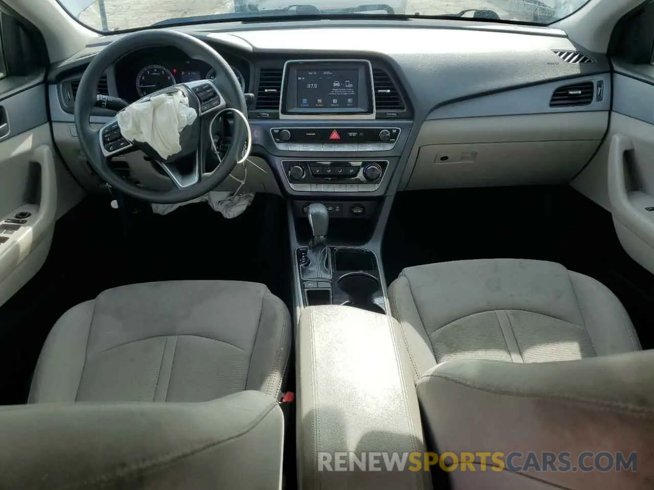 8 Photograph of a damaged car 5NPE24AF3KH805703 HYUNDAI SONATA 2019