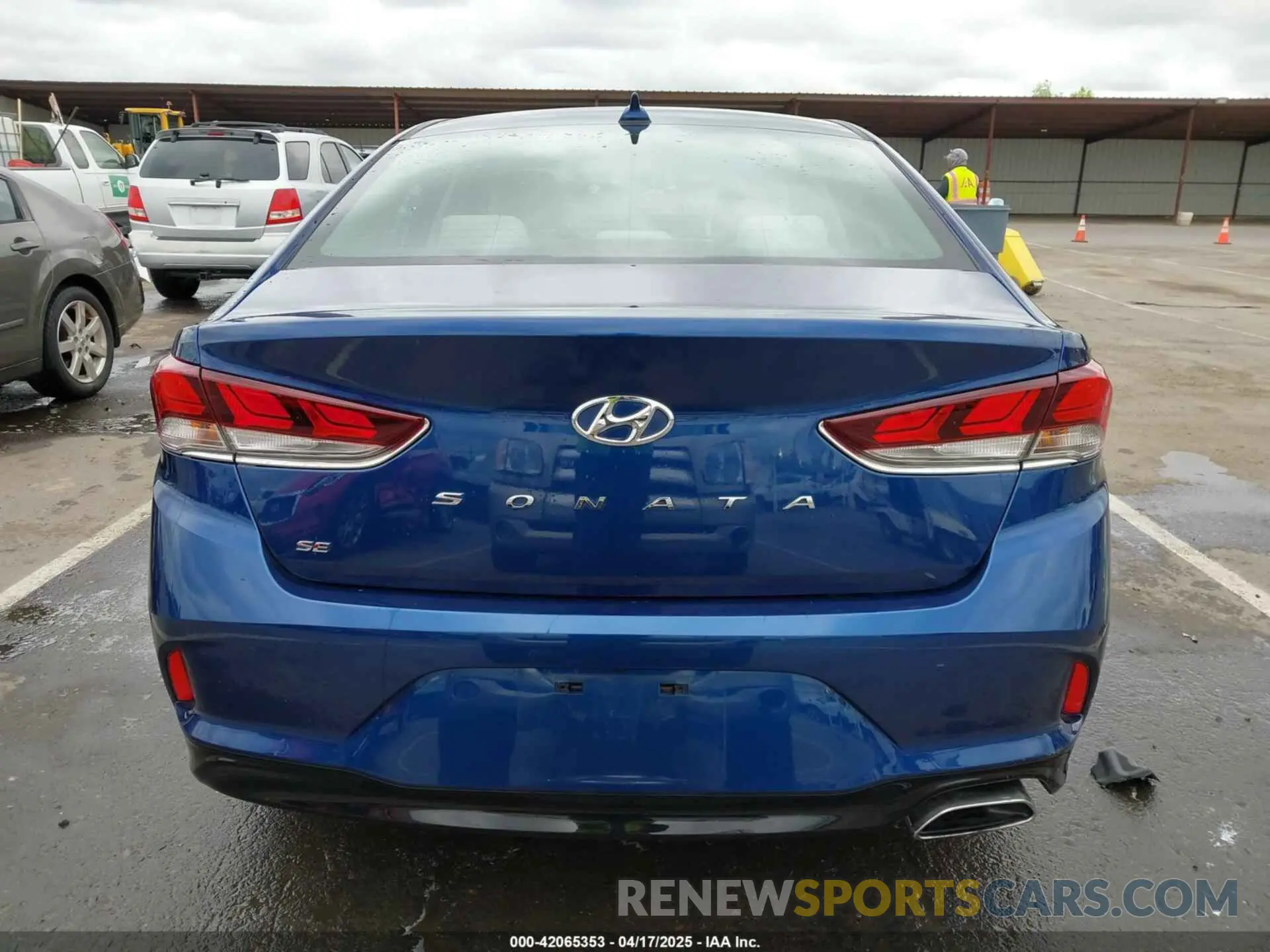 17 Photograph of a damaged car 5NPE24AF3KH810724 HYUNDAI SONATA 2019