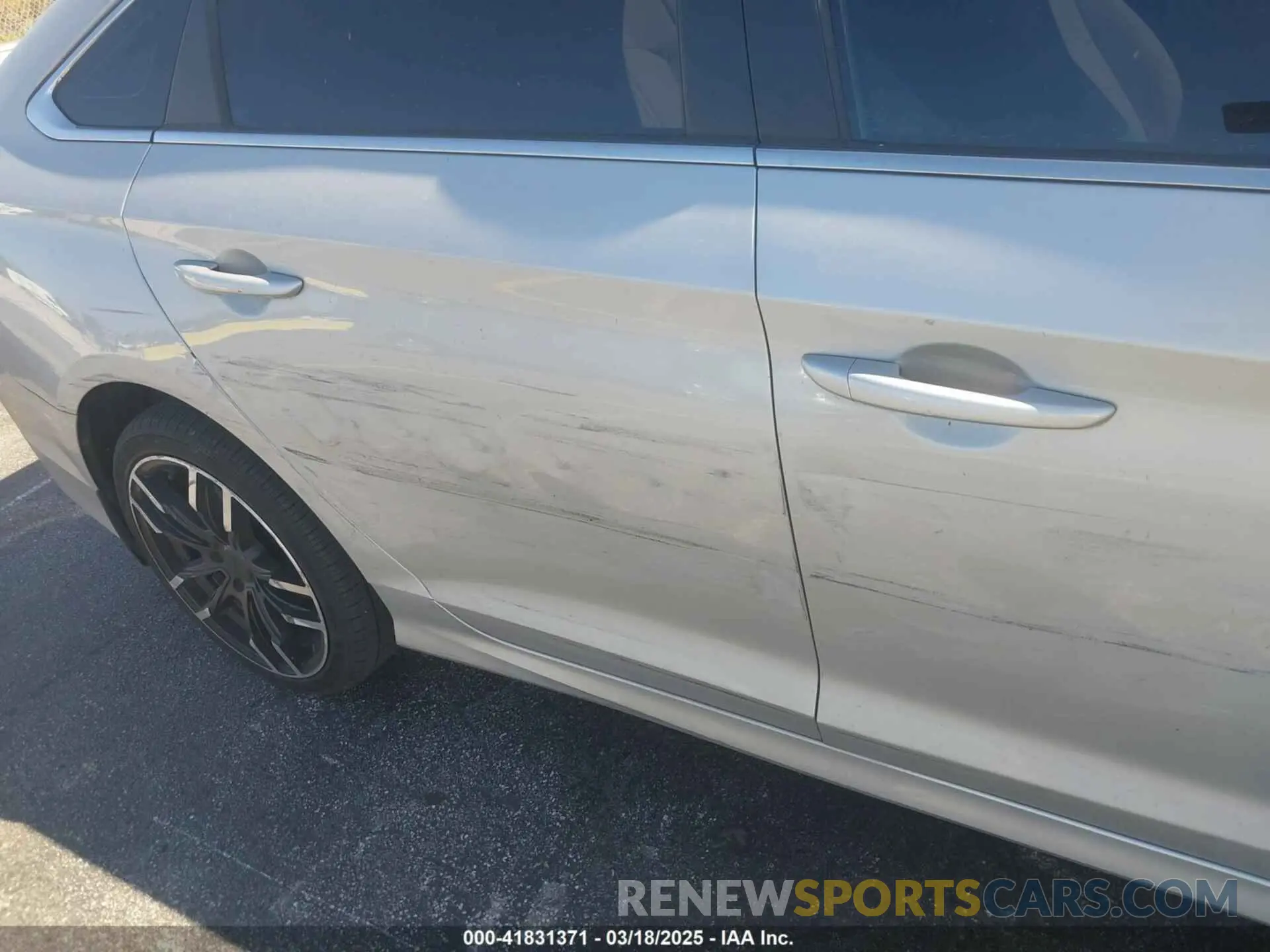 18 Photograph of a damaged car 5NPE24AF3KH810903 HYUNDAI SONATA 2019
