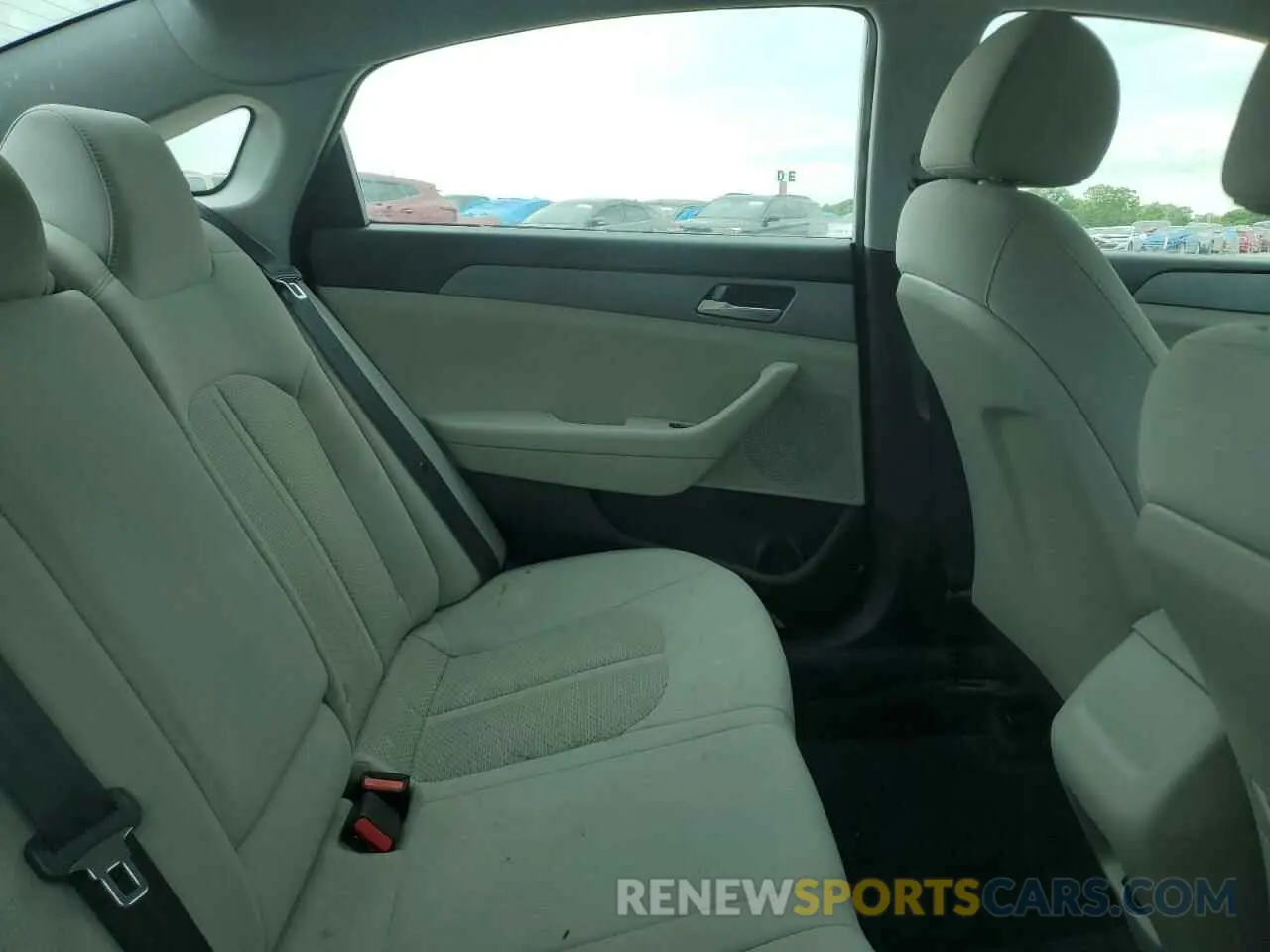 10 Photograph of a damaged car 5NPE24AF3KH812487 HYUNDAI SONATA 2019