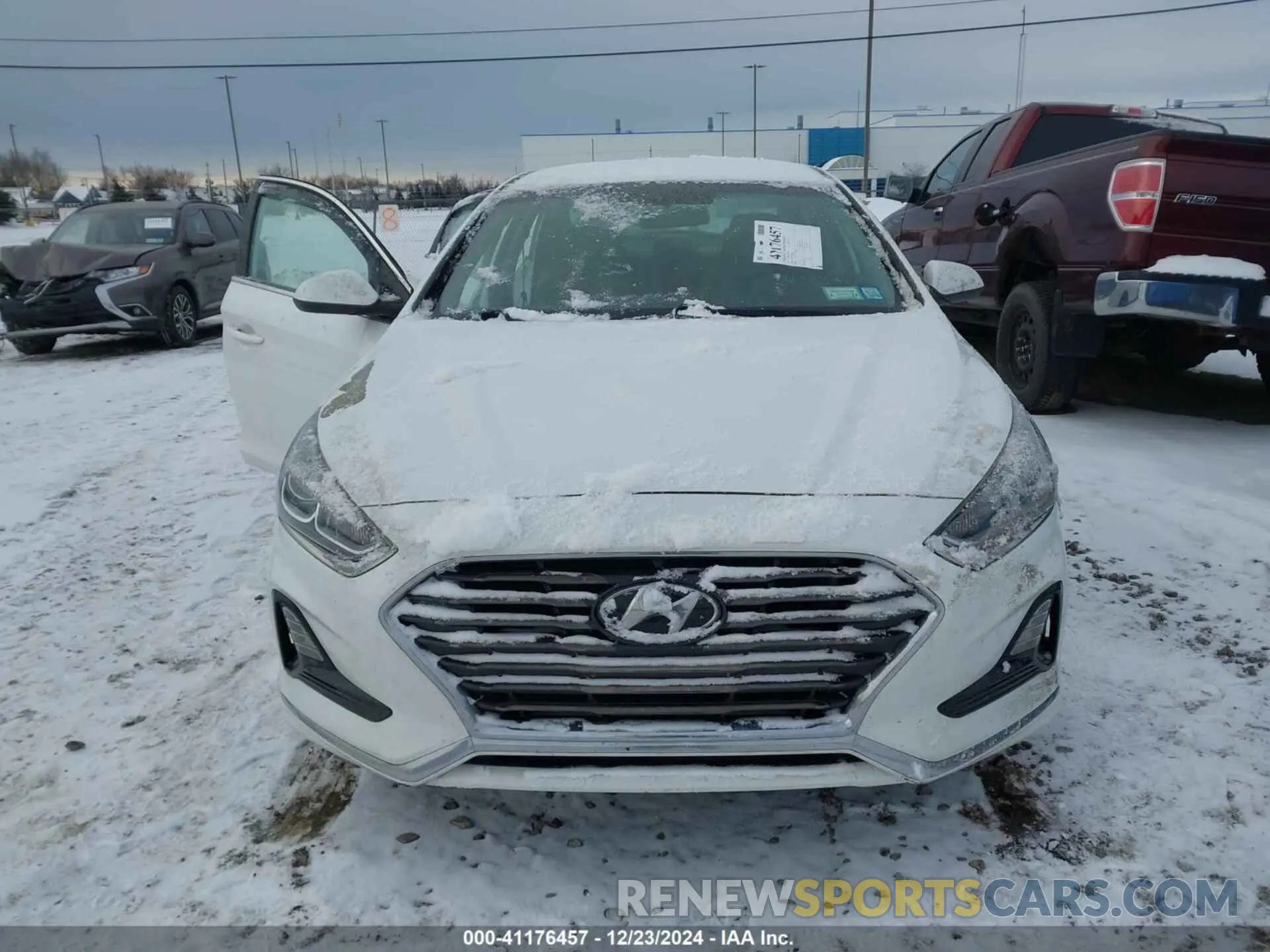 12 Photograph of a damaged car 5NPE24AF3KH813042 HYUNDAI SONATA 2019