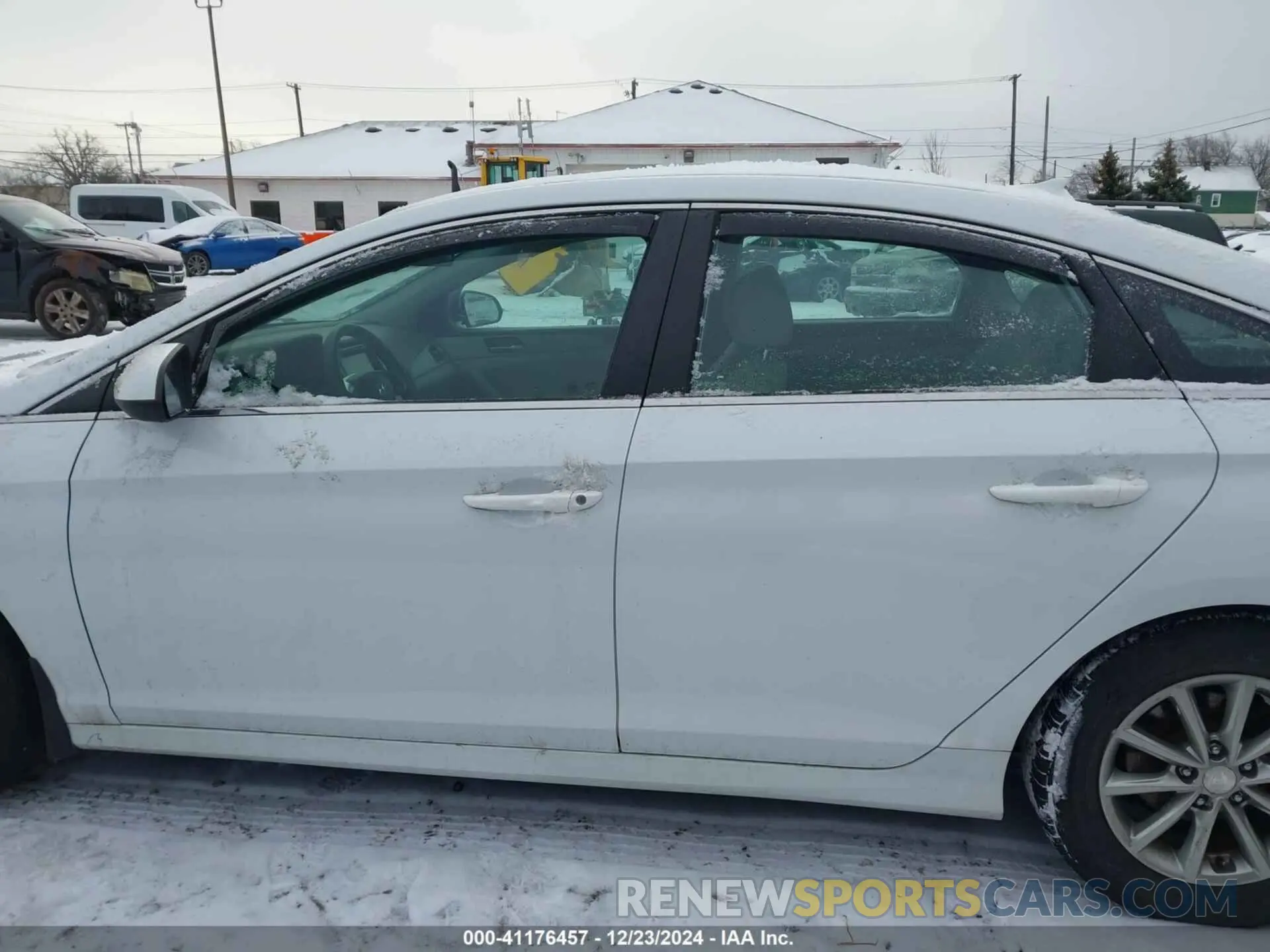 14 Photograph of a damaged car 5NPE24AF3KH813042 HYUNDAI SONATA 2019