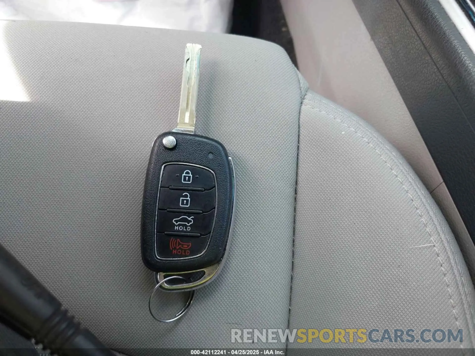 11 Photograph of a damaged car 5NPE24AF3KH819181 HYUNDAI SONATA 2019