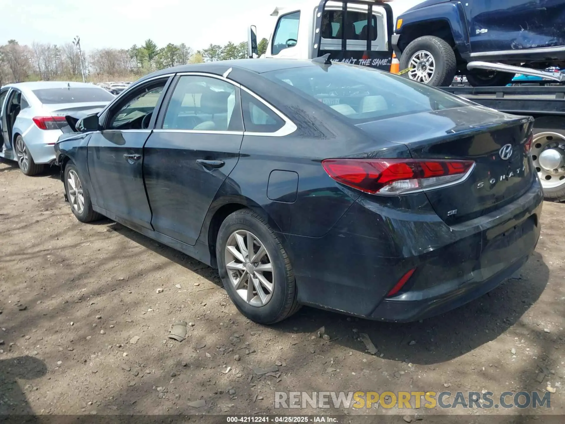 14 Photograph of a damaged car 5NPE24AF3KH819181 HYUNDAI SONATA 2019