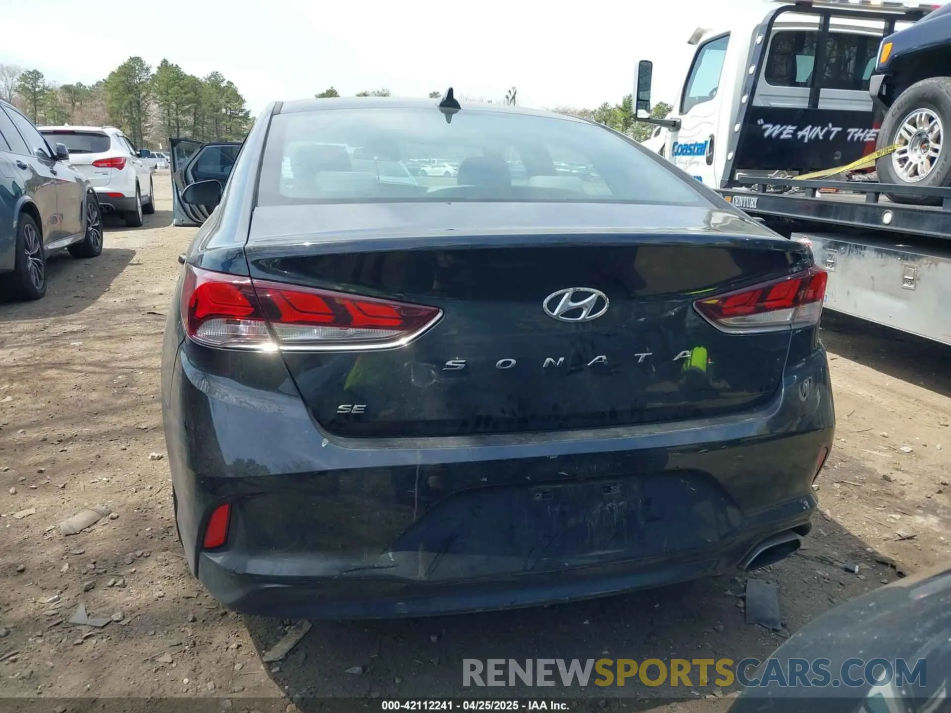 16 Photograph of a damaged car 5NPE24AF3KH819181 HYUNDAI SONATA 2019