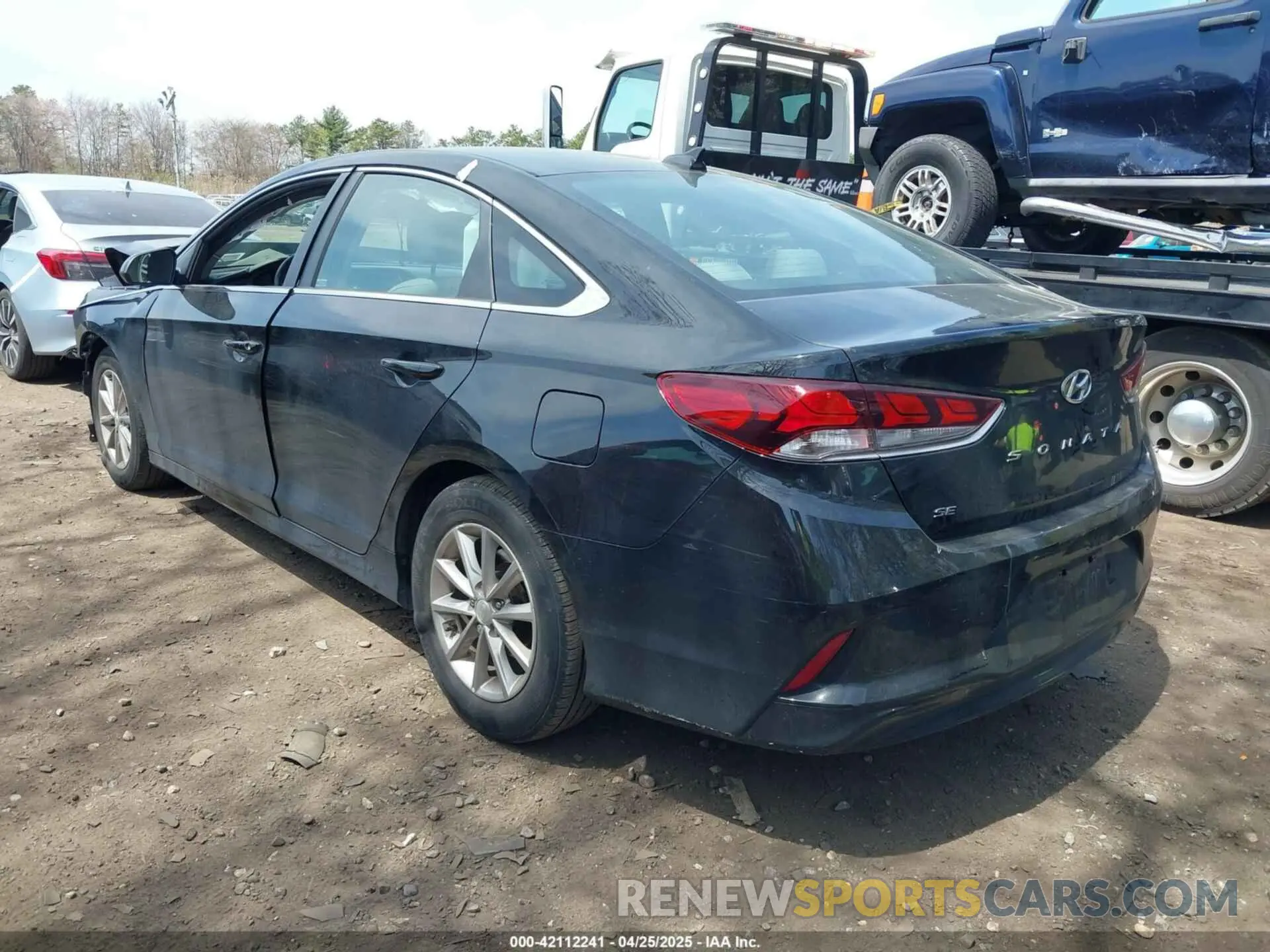 3 Photograph of a damaged car 5NPE24AF3KH819181 HYUNDAI SONATA 2019
