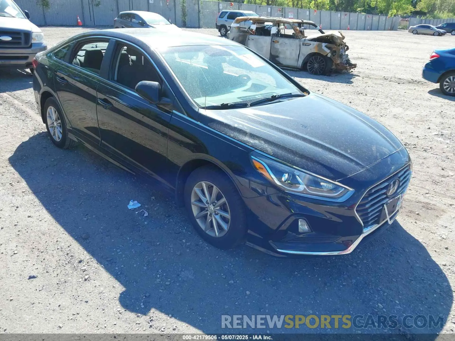1 Photograph of a damaged car 5NPE24AF4KH735581 HYUNDAI SONATA 2019