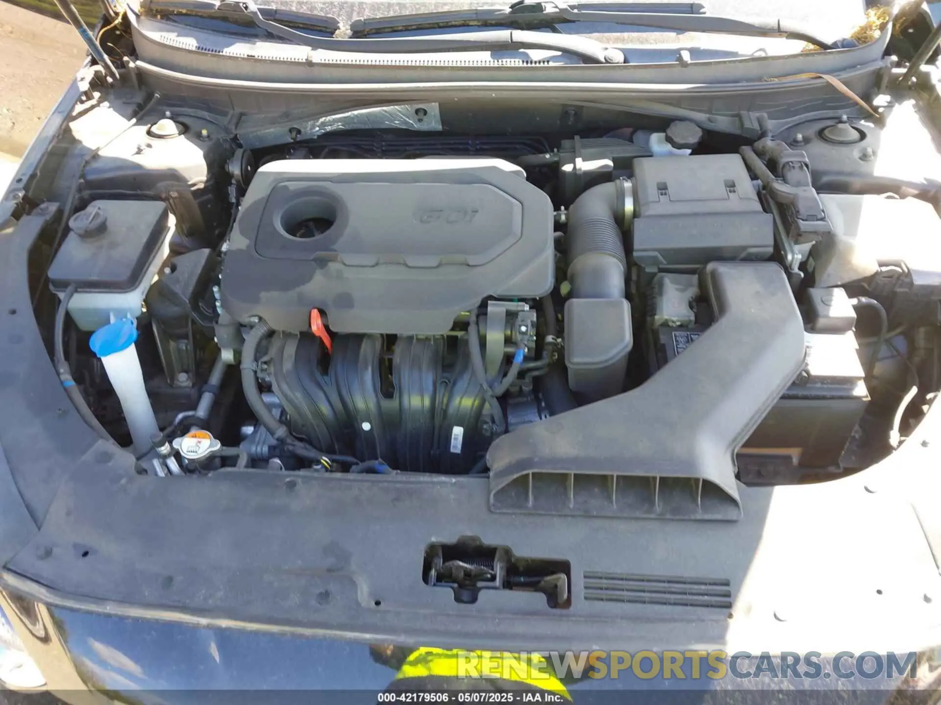 10 Photograph of a damaged car 5NPE24AF4KH735581 HYUNDAI SONATA 2019