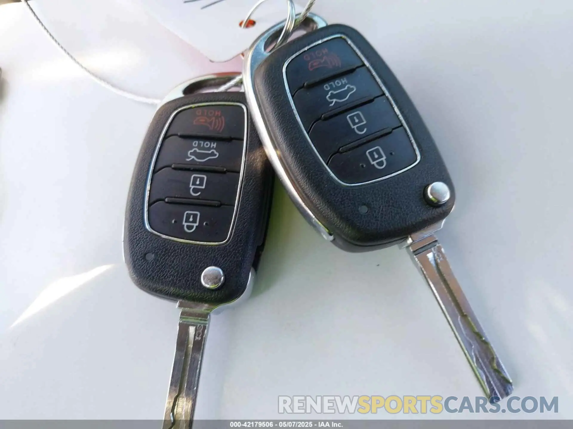 11 Photograph of a damaged car 5NPE24AF4KH735581 HYUNDAI SONATA 2019