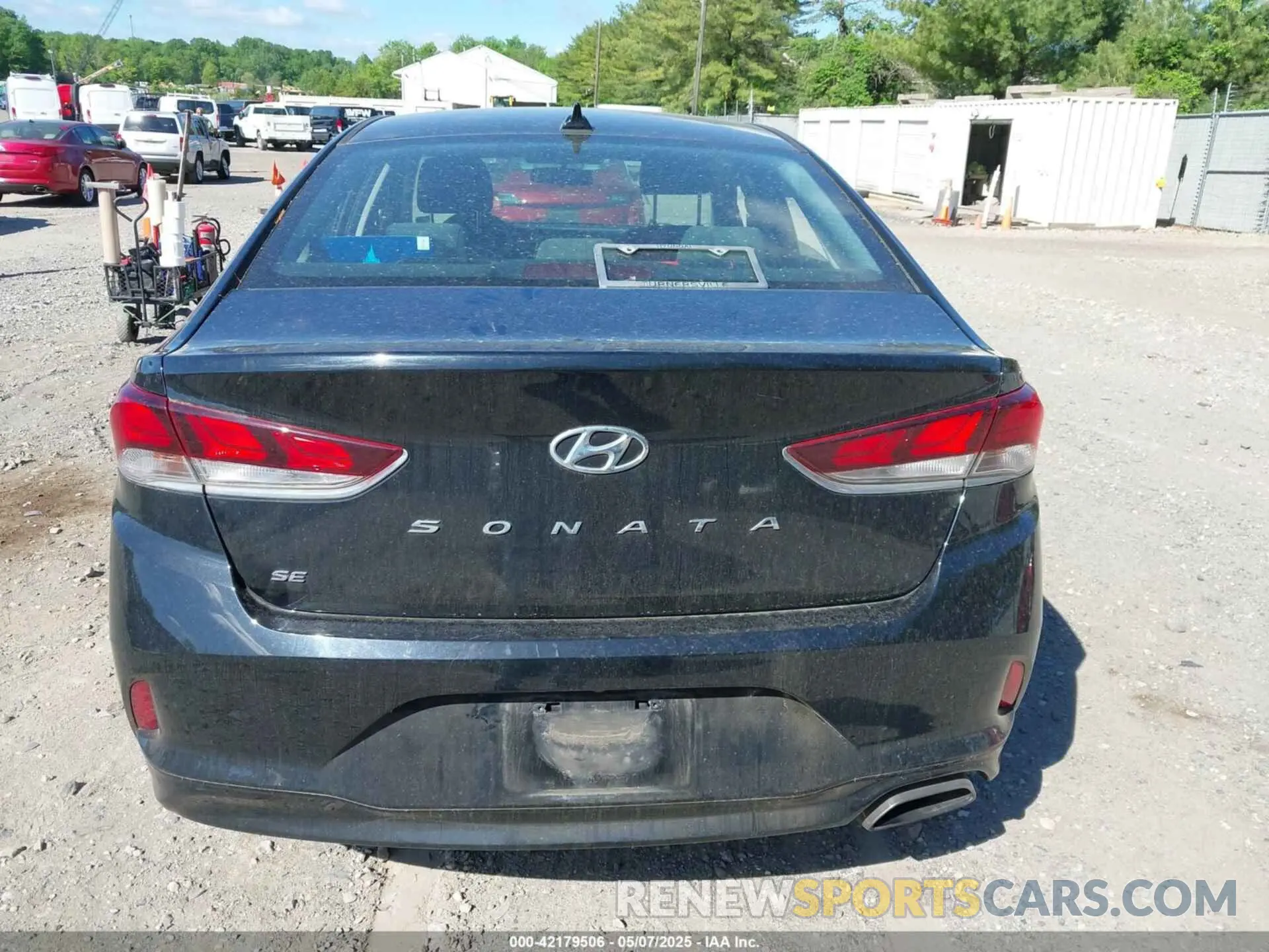 16 Photograph of a damaged car 5NPE24AF4KH735581 HYUNDAI SONATA 2019
