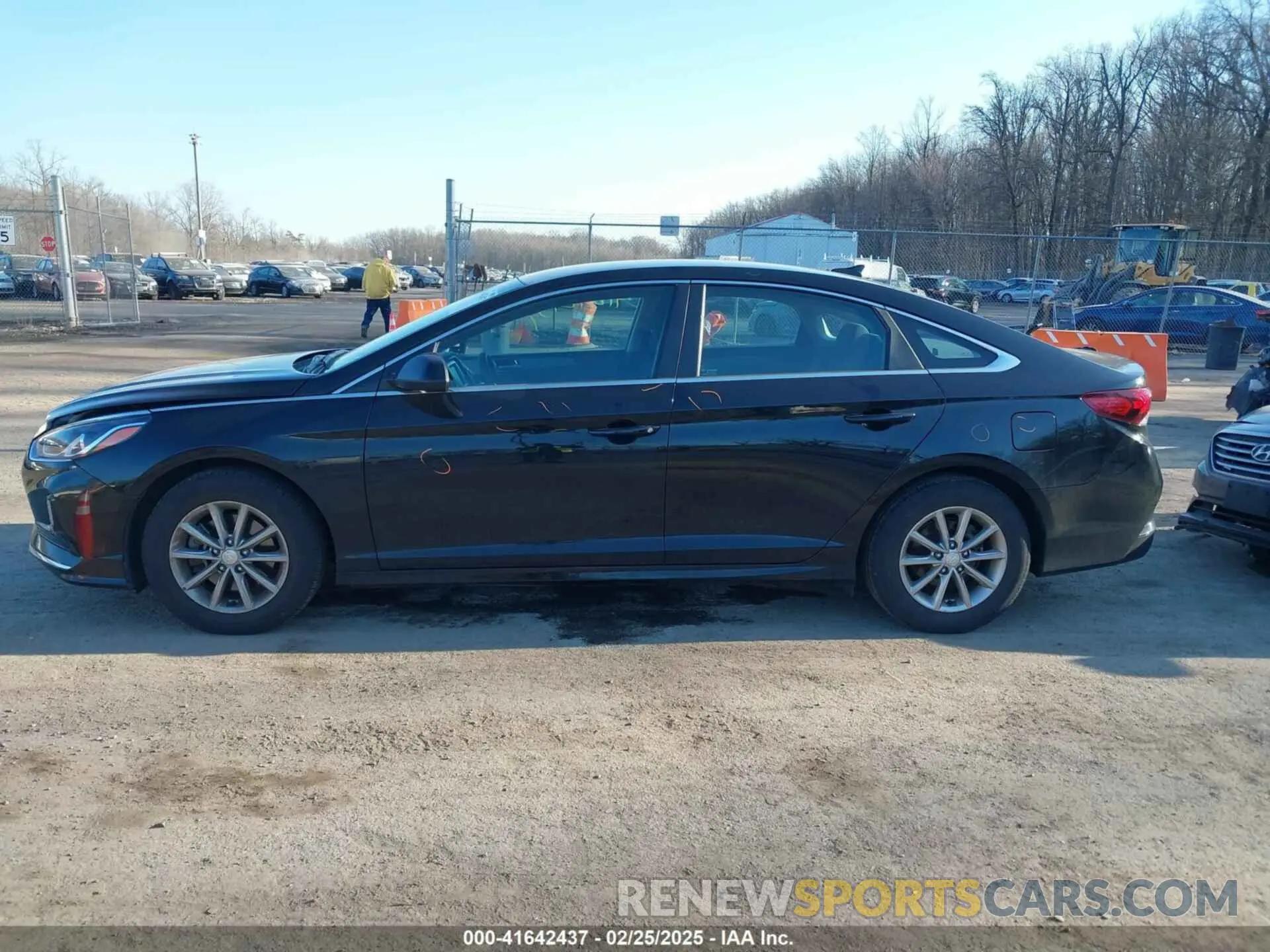14 Photograph of a damaged car 5NPE24AF4KH741932 HYUNDAI SONATA 2019