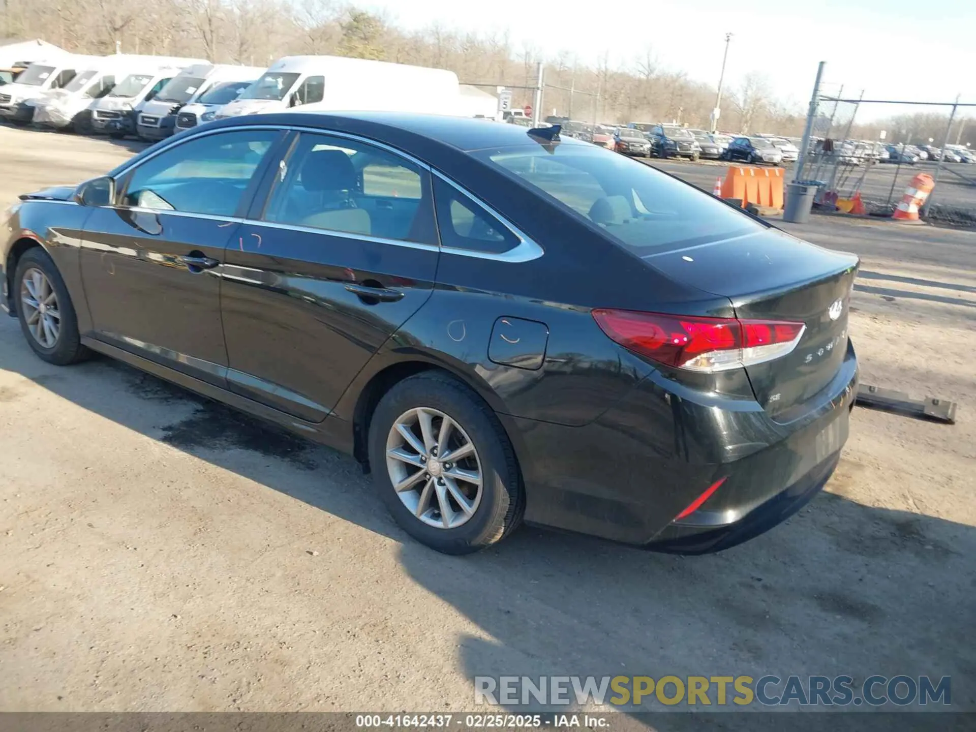 3 Photograph of a damaged car 5NPE24AF4KH741932 HYUNDAI SONATA 2019