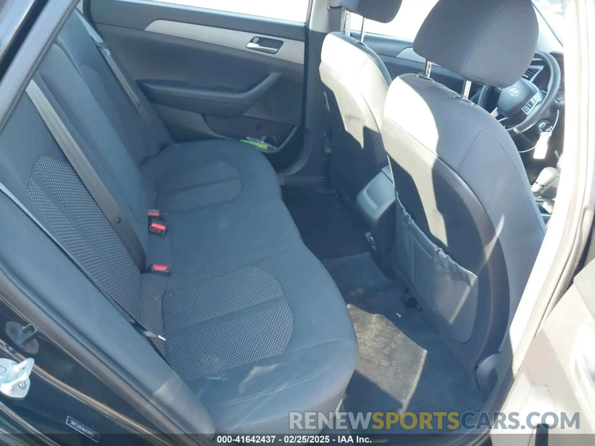 8 Photograph of a damaged car 5NPE24AF4KH741932 HYUNDAI SONATA 2019