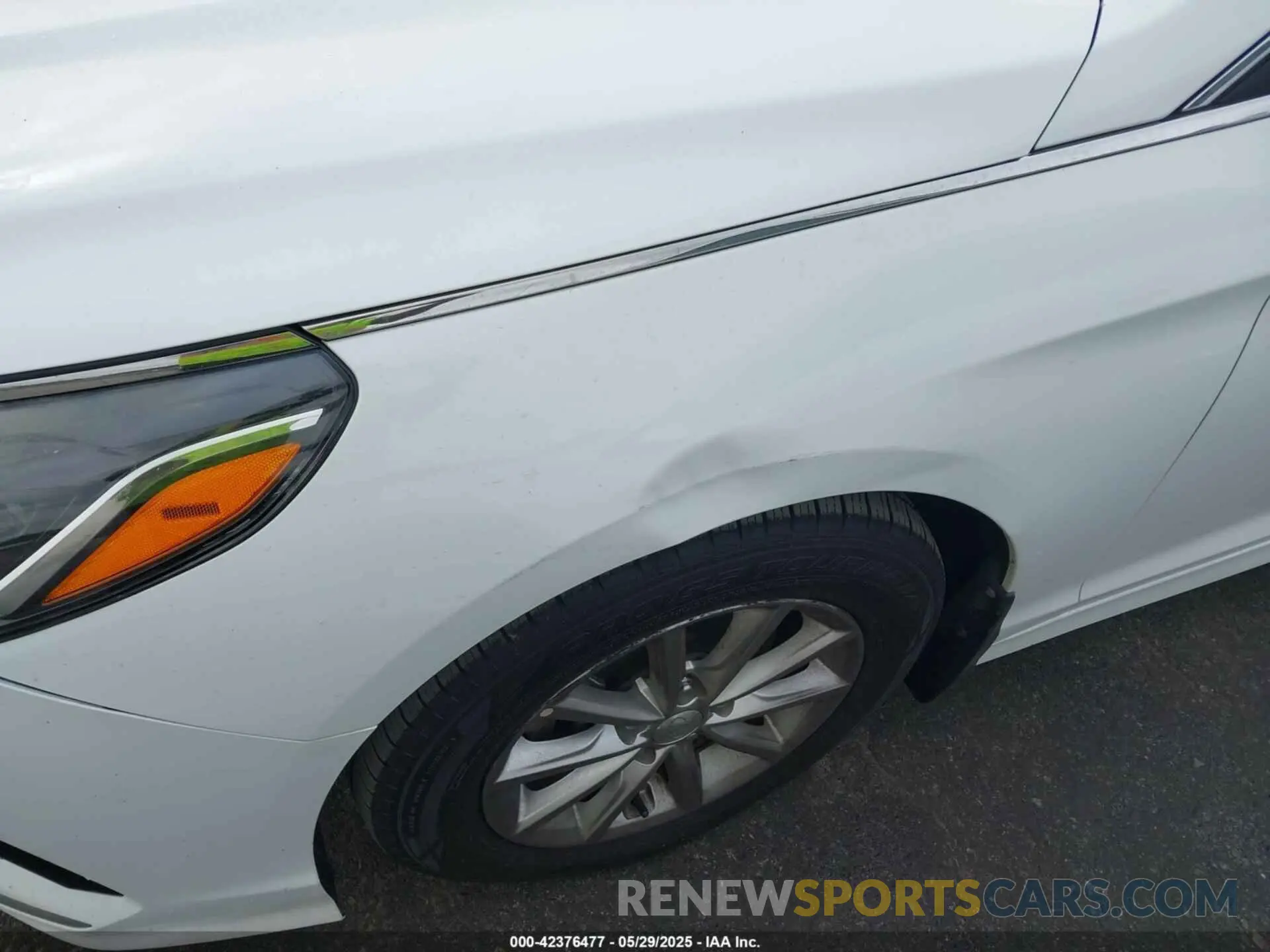 17 Photograph of a damaged car 5NPE24AF4KH745074 HYUNDAI SONATA 2019