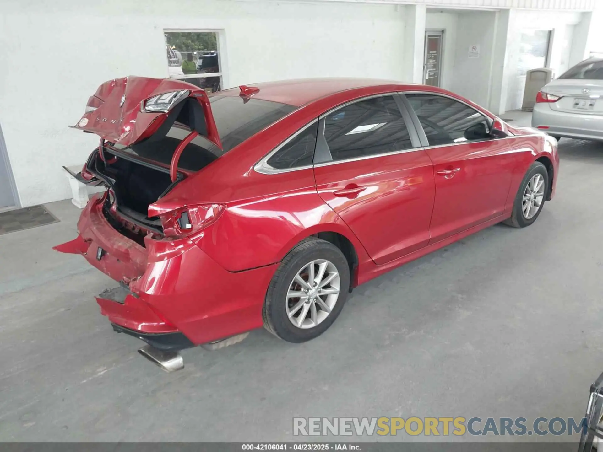 4 Photograph of a damaged car 5NPE24AF4KH745205 HYUNDAI SONATA 2019