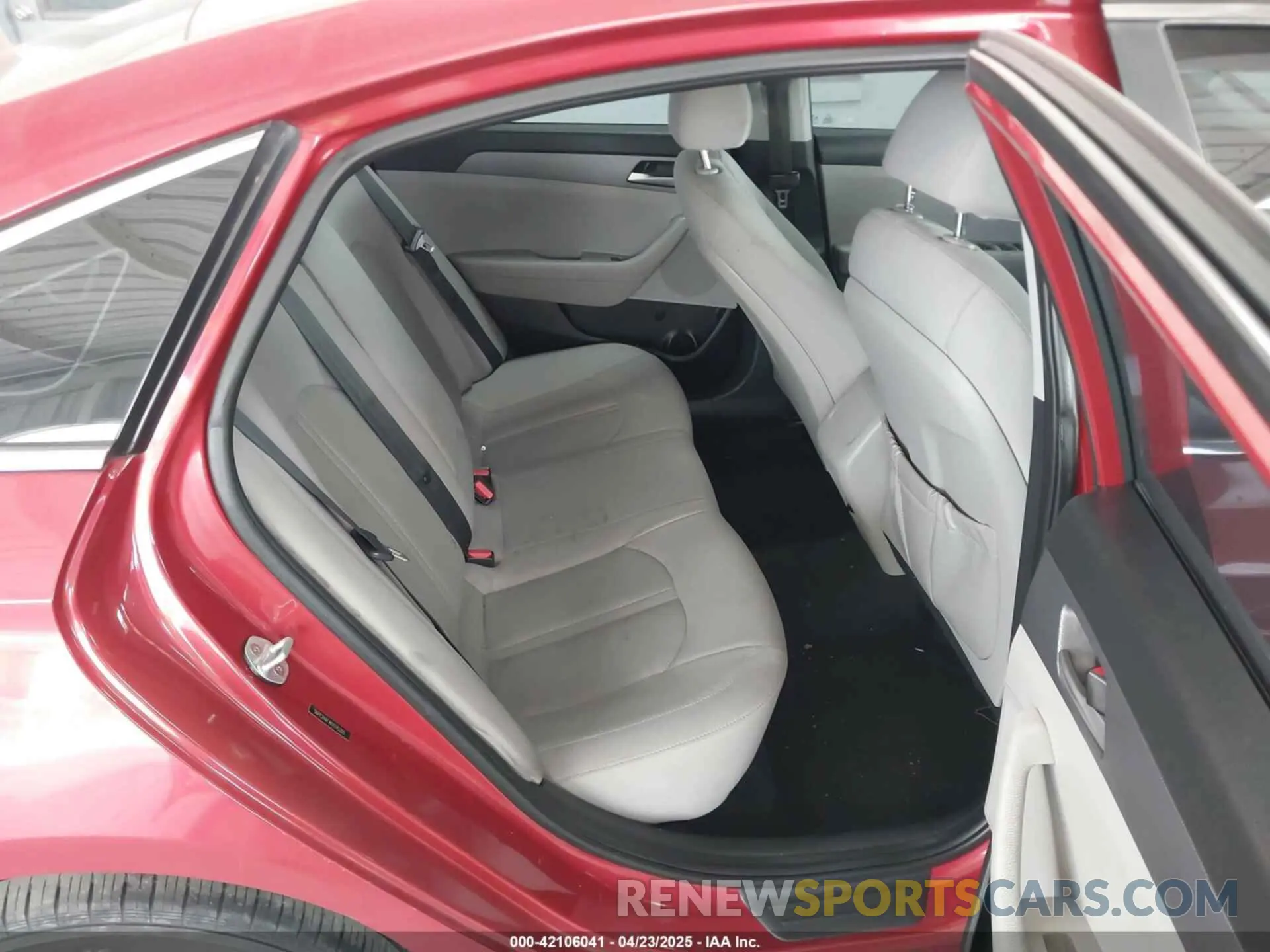 8 Photograph of a damaged car 5NPE24AF4KH745205 HYUNDAI SONATA 2019