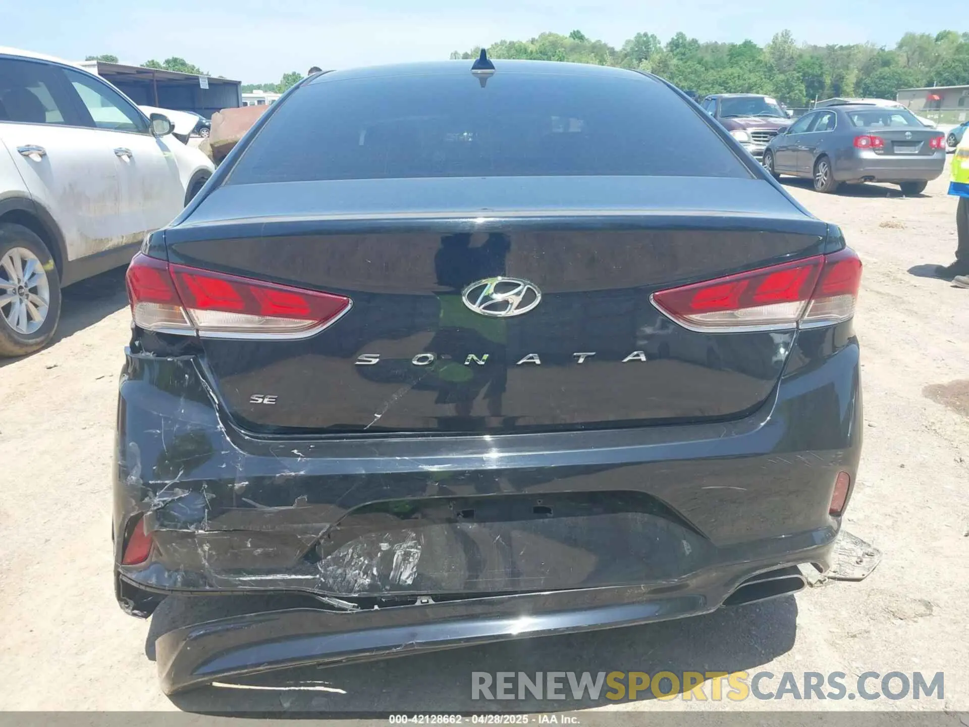 16 Photograph of a damaged car 5NPE24AF4KH754311 HYUNDAI SONATA 2019