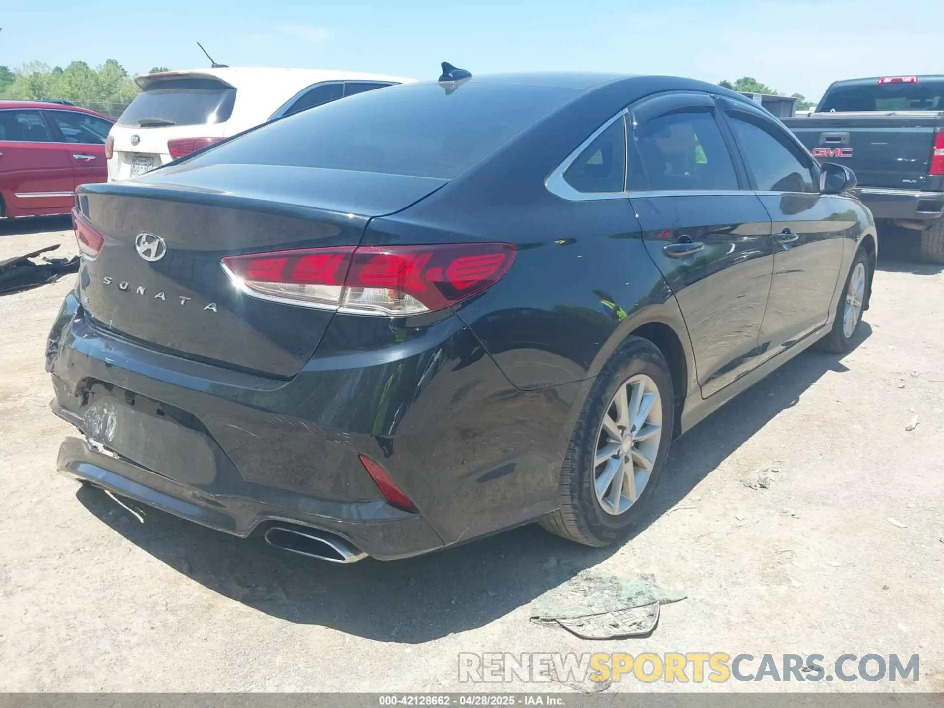 4 Photograph of a damaged car 5NPE24AF4KH754311 HYUNDAI SONATA 2019