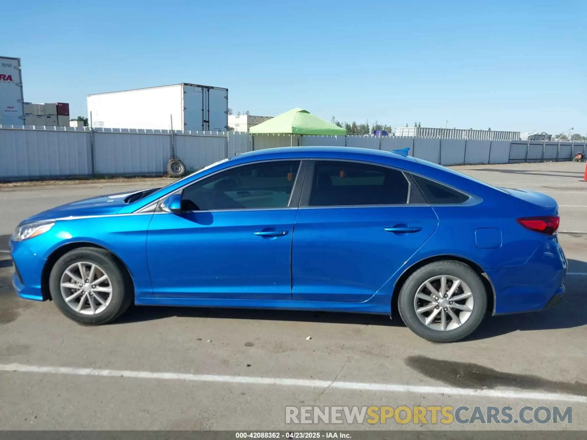 14 Photograph of a damaged car 5NPE24AF4KH760853 HYUNDAI SONATA 2019