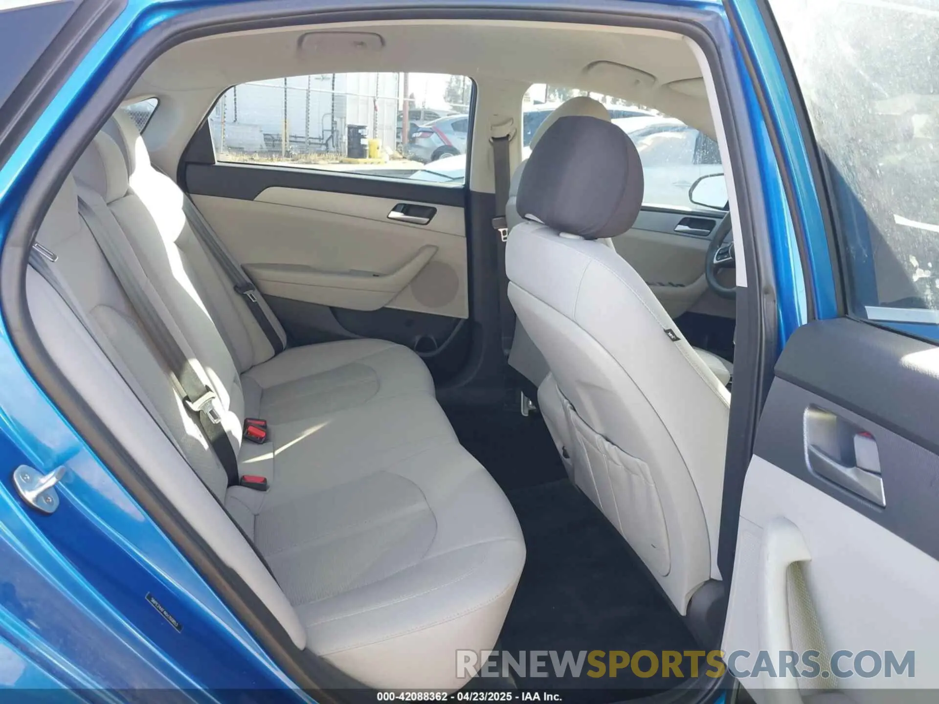 8 Photograph of a damaged car 5NPE24AF4KH760853 HYUNDAI SONATA 2019