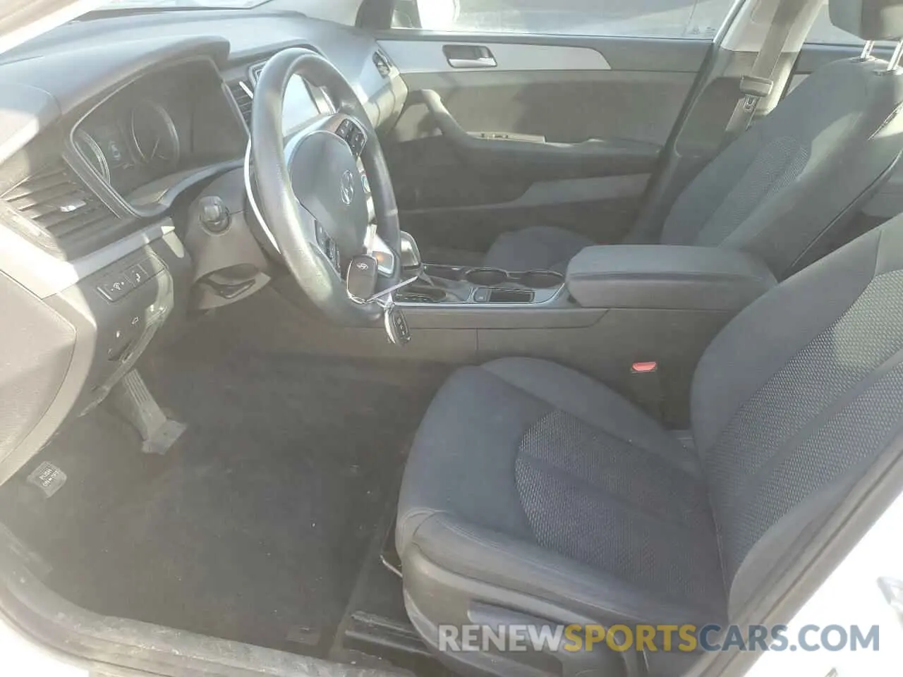 7 Photograph of a damaged car 5NPE24AF4KH766006 HYUNDAI SONATA 2019