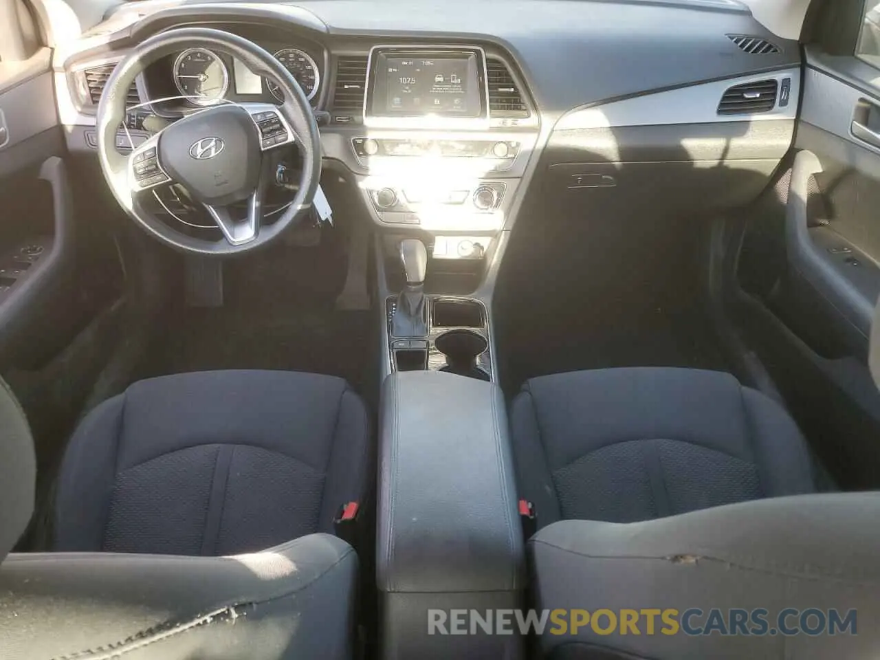 8 Photograph of a damaged car 5NPE24AF4KH766006 HYUNDAI SONATA 2019