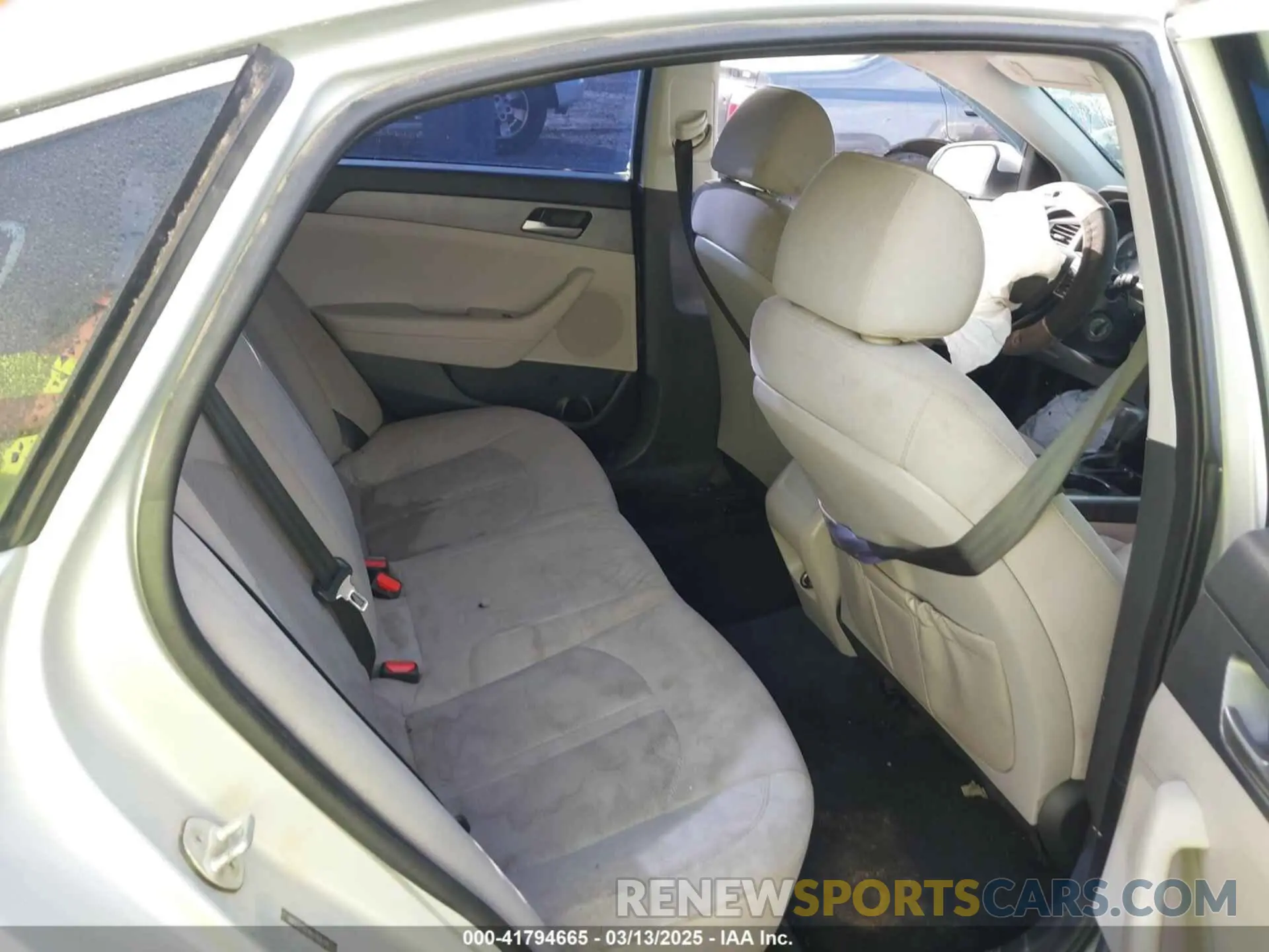 8 Photograph of a damaged car 5NPE24AF4KH766121 HYUNDAI SONATA 2019