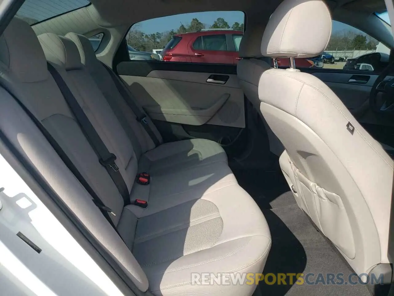 10 Photograph of a damaged car 5NPE24AF4KH771674 HYUNDAI SONATA 2019