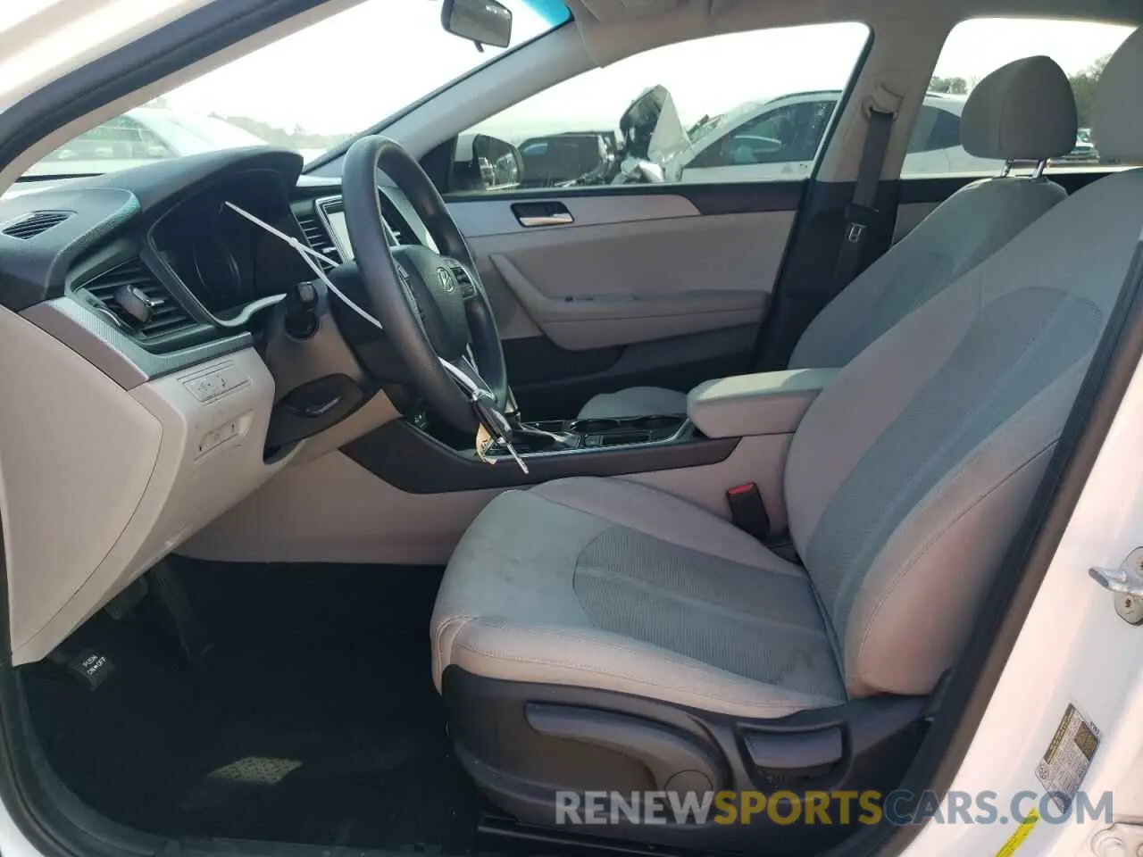 7 Photograph of a damaged car 5NPE24AF4KH771674 HYUNDAI SONATA 2019