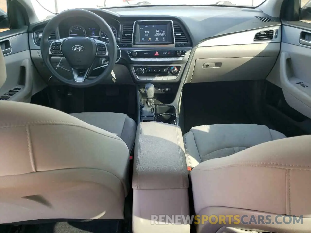 8 Photograph of a damaged car 5NPE24AF4KH771674 HYUNDAI SONATA 2019