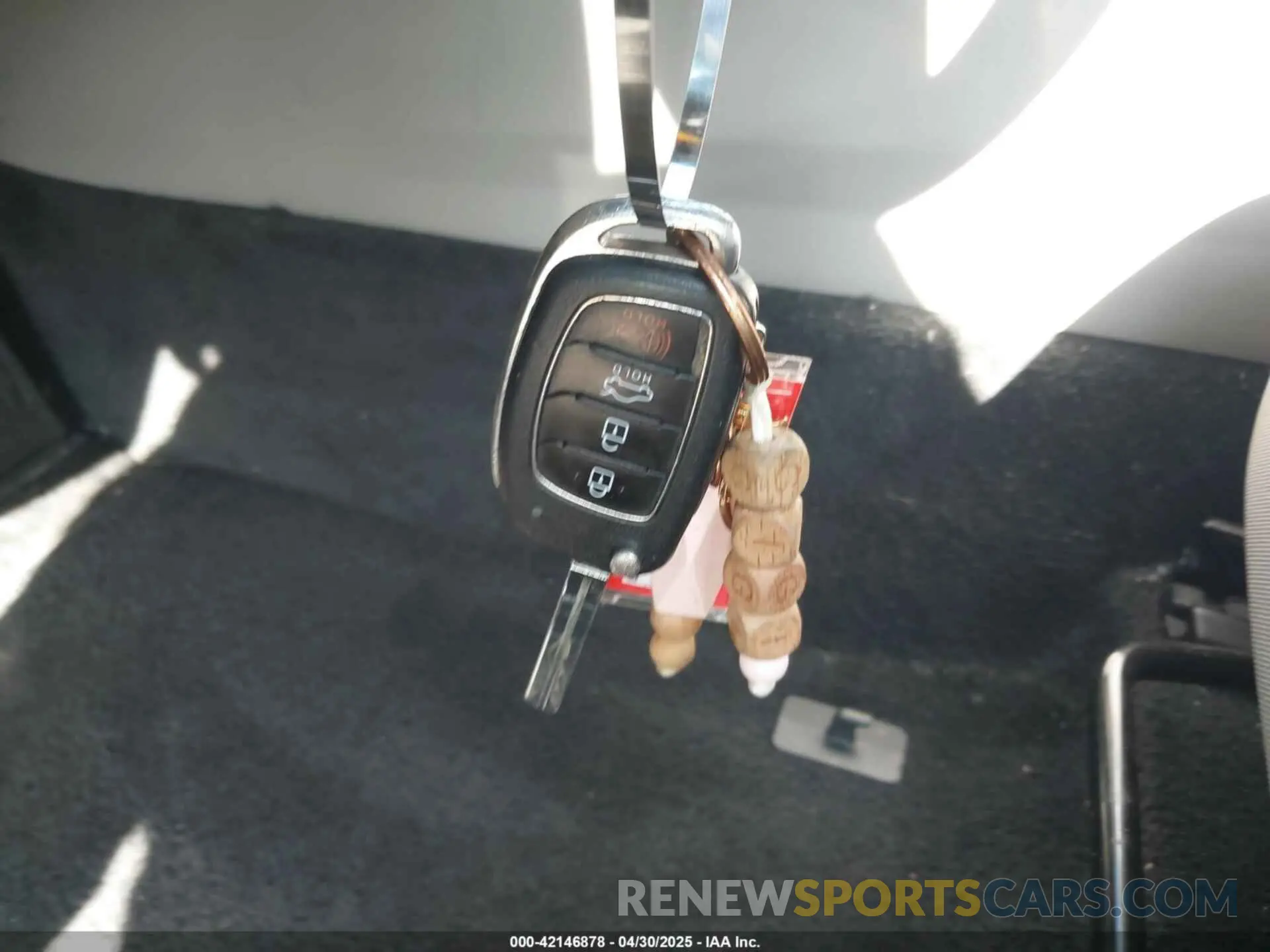 11 Photograph of a damaged car 5NPE24AF4KH780973 HYUNDAI SONATA 2019