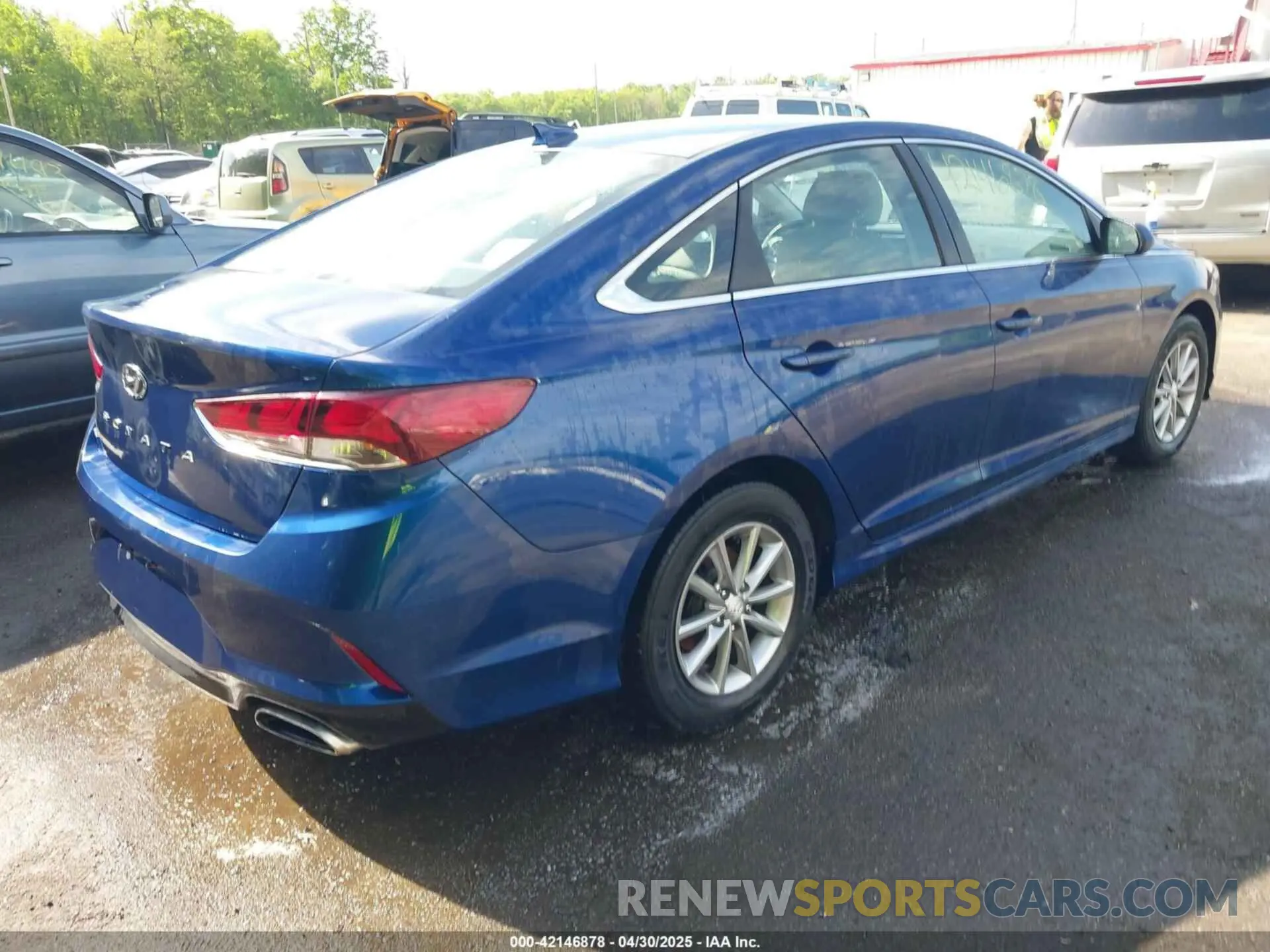 4 Photograph of a damaged car 5NPE24AF4KH780973 HYUNDAI SONATA 2019